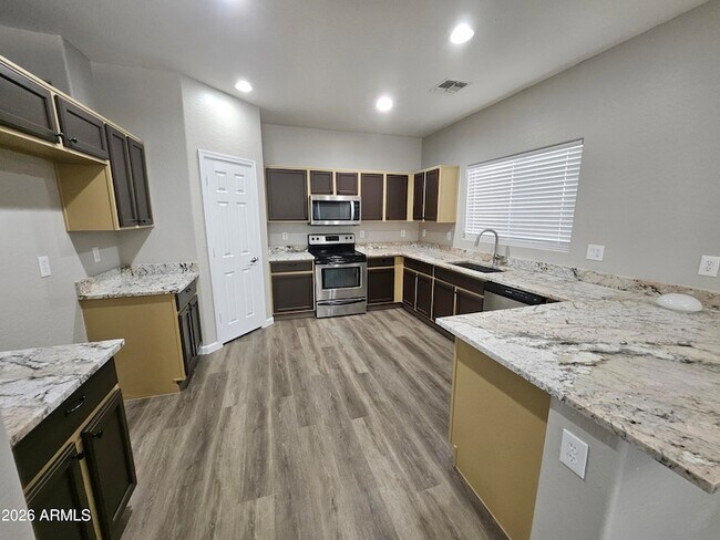Foto del edificio - 25850 W Pleasant Ln