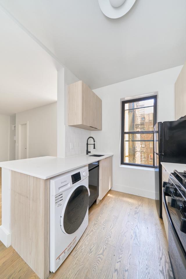 Building Photo - 3 bedroom in New York NY 10003