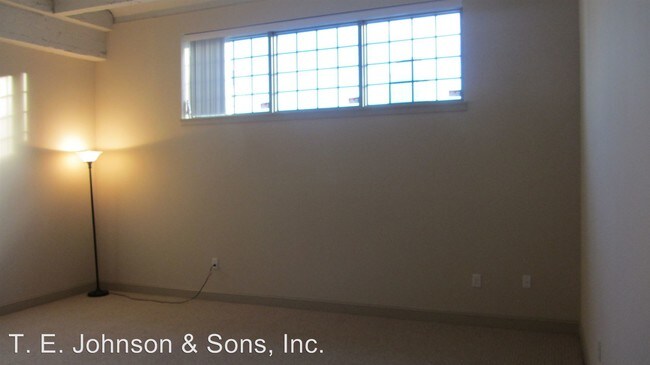 Building Photo - 511 N Cherry St