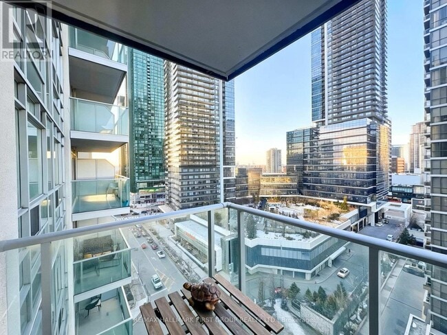 Building Photo - 31 Bales Ave