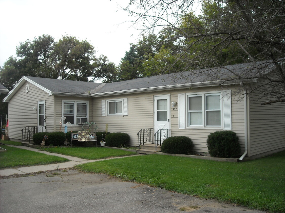 Primary Photo - State St 307-311 E