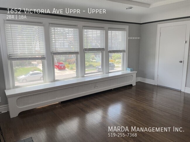Building Photo - CHARMING 2 BED/1 BATH UPPER ON VICTORIA + HYDRO & GAS