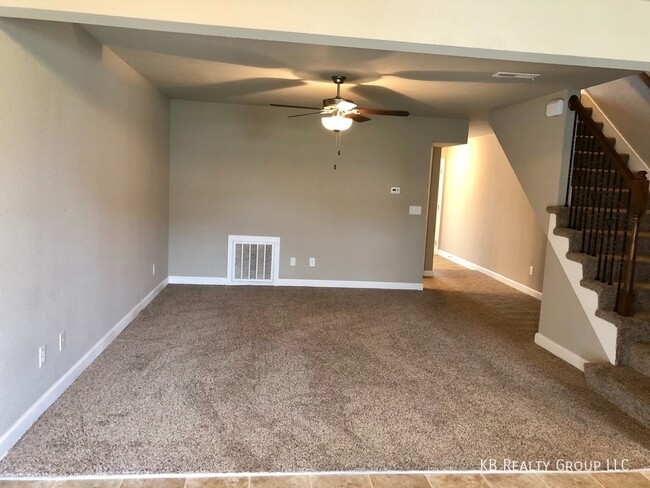 Foto del edificio - Newer 2 Bed Townhome in Belton w/ First Mo...