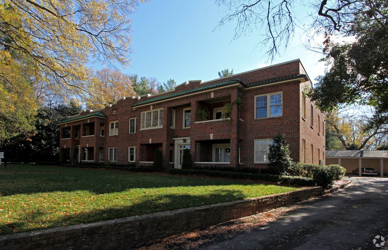 1025 Ardsley Rd, Charlotte, NC 28207 Apartments in Charlotte, NC