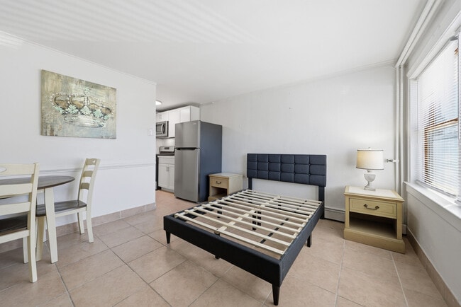 Building Photo - 807 W New York Ave