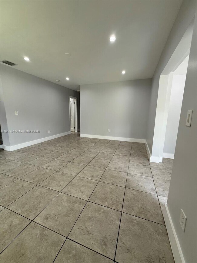 Foto del edificio - 12235 NE 12th Pl