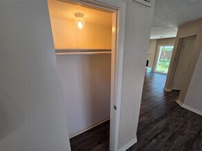 Building Photo - 12902 Skymeadow Dr