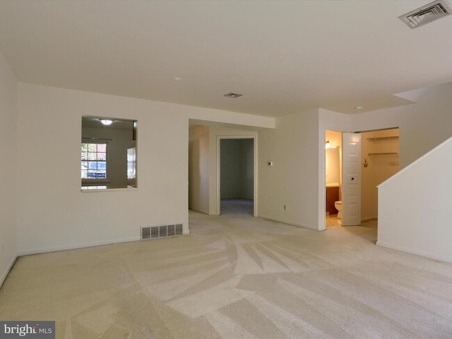 Building Photo - 1068 W Foxcroft Dr