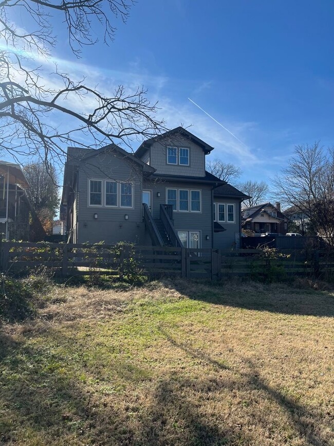 Building Photo - Charming Home in Belmont-Hillsboro Neighborhood, minutes to Vandy and Belmont, Fenced Yard