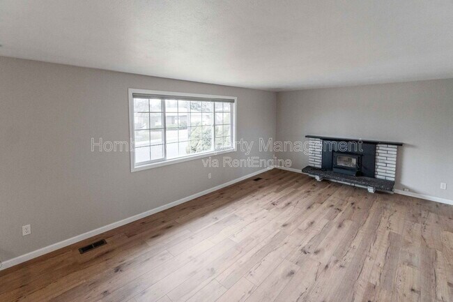 Building Photo - 6604 N Greenwood Blvd