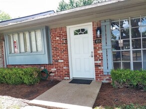 Building Photo - 1102 W Tri Oaks Ln