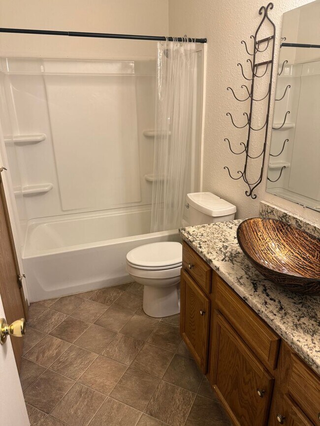 Foto del edificio - Exquisite 3-bedroom 2 bath with walk in cl...