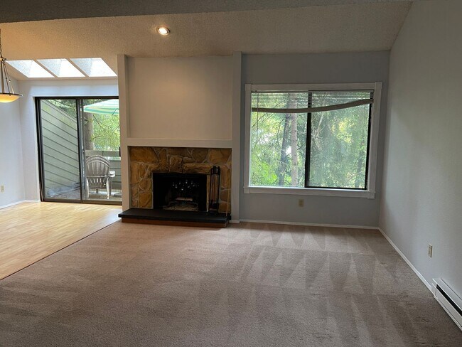 Foto del edificio - Spacious 2bd Condo in Lake Forest Park