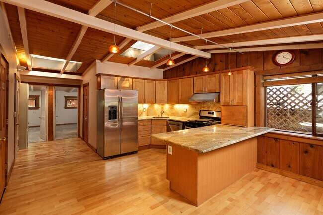 Building Photo - 311 Midland Ave