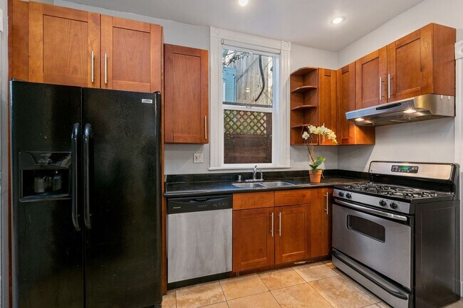 Building Photo - Beautifully Remodeled 4BR/2BA NOPA home (N...