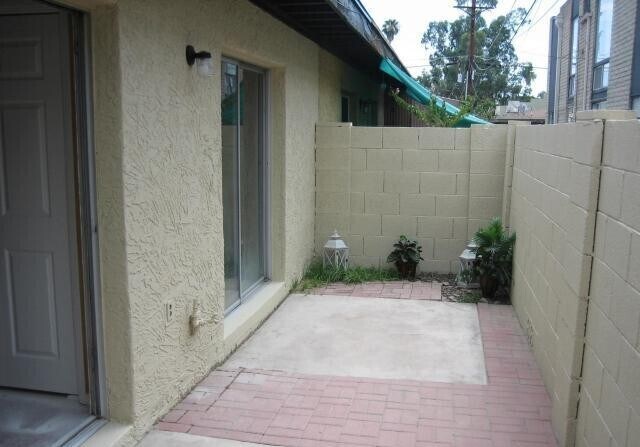 Foto del edificio - Remodeled 2/2 patio home for rent in sought-after central Phoenix area.