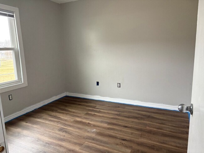 Building Photo - Nice Southside Find