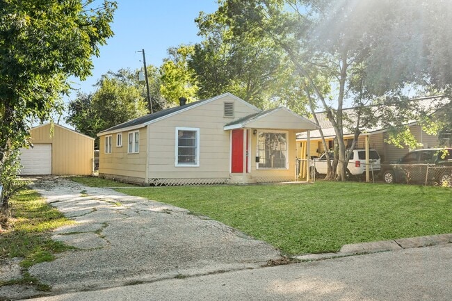 Foto del edificio - 203 W Hart Ave