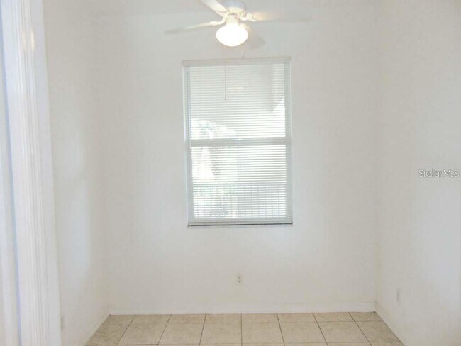 Building Photo - 819 Fairwaycove Ln