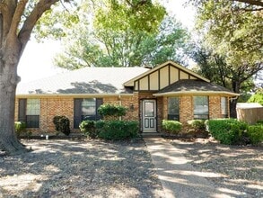 Building Photo - 805 Sandy Creek Dr
