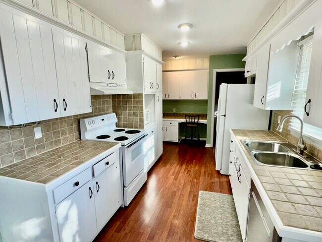 Foto del edificio - 11021 Spring St