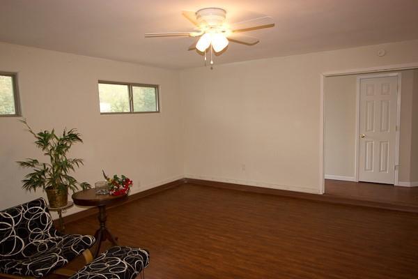 Foto del edificio - 5614 Palo Blanco Ln