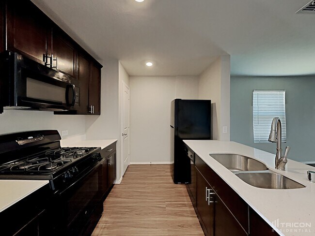 Foto del edificio - 747 Myrtle Ln