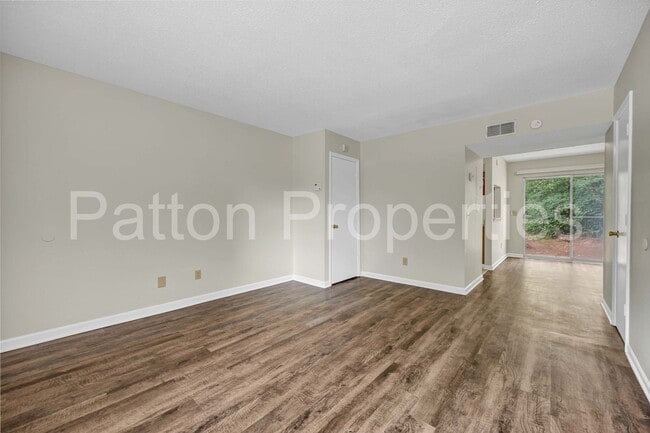 Building Photo - 9-10 Ashleys Place - Outside CoC - R19205-...