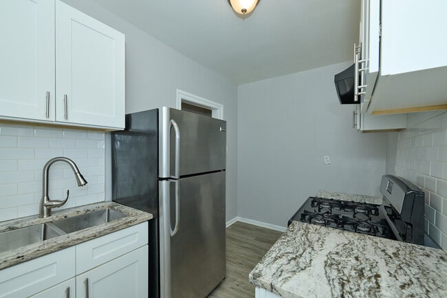 Foto del edificio - 6322 N Albany Ave