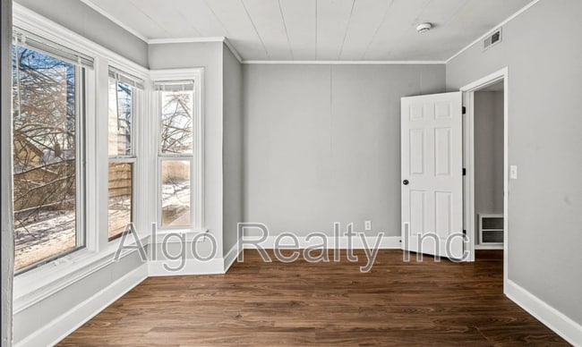 Building Photo - 861 Marion St