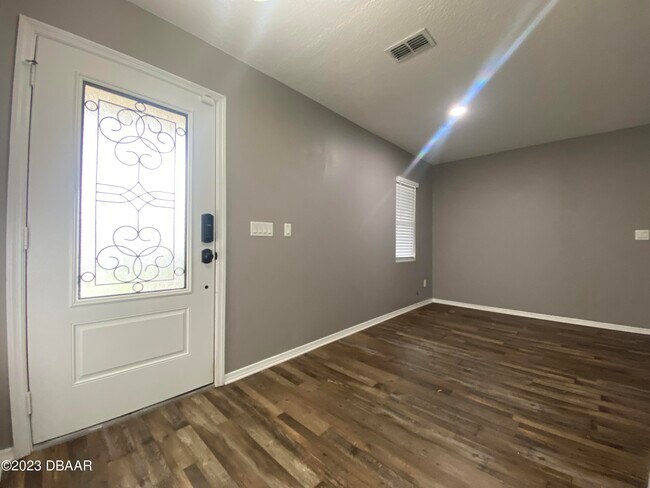 Foto del edificio - 548 Aeolian Dr