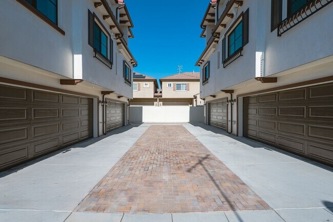 Building Photo - Brand-New Luxury Townhomes in Arcadia’s Top School District