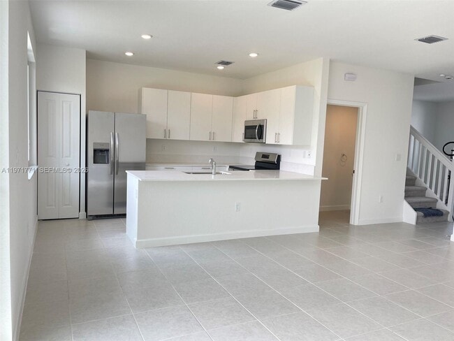 Building Photo - 1427 SE 7th Ter