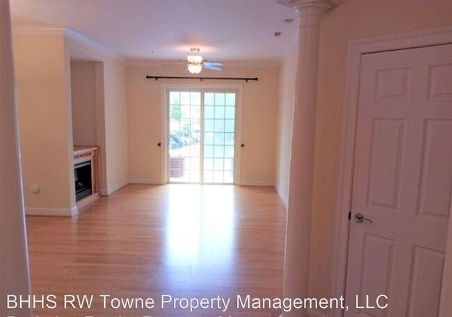 Building Photo - 3 br, 2 bath House - 5215 Center Street #105