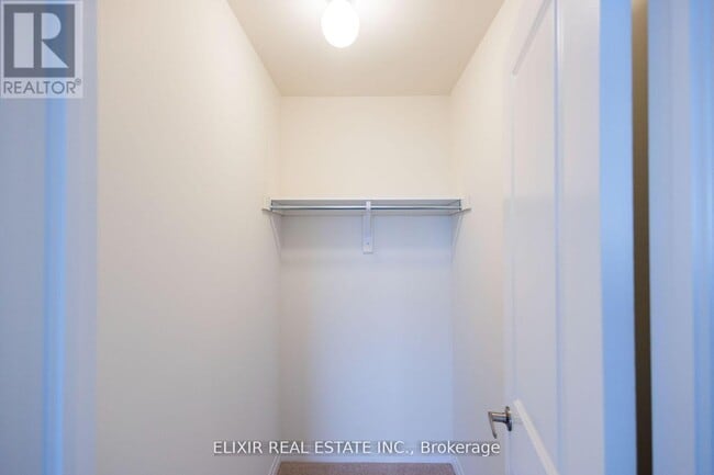 Building Photo - 20 Molnar Cres