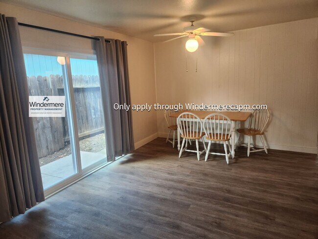 Building Photo - Cozy Halfplex in Carmichael- Available Now.