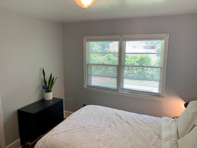 Foto del edificio - 3-bedroom, 2-bath home