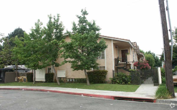 Primary Photo - 8237 Somerset Blvd