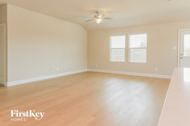 Building Photo - 2117 Clarion Dr