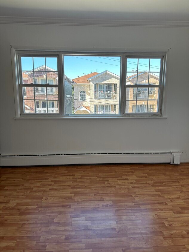 Primary Photo - 306 Columbia Ave