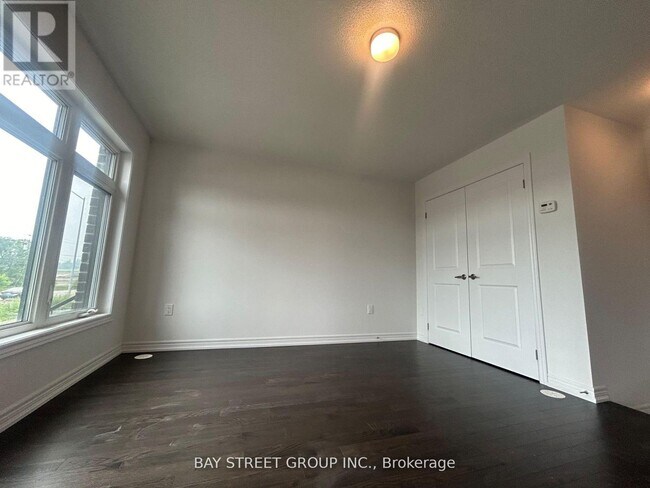 Building Photo - 55 Sorbara Wy