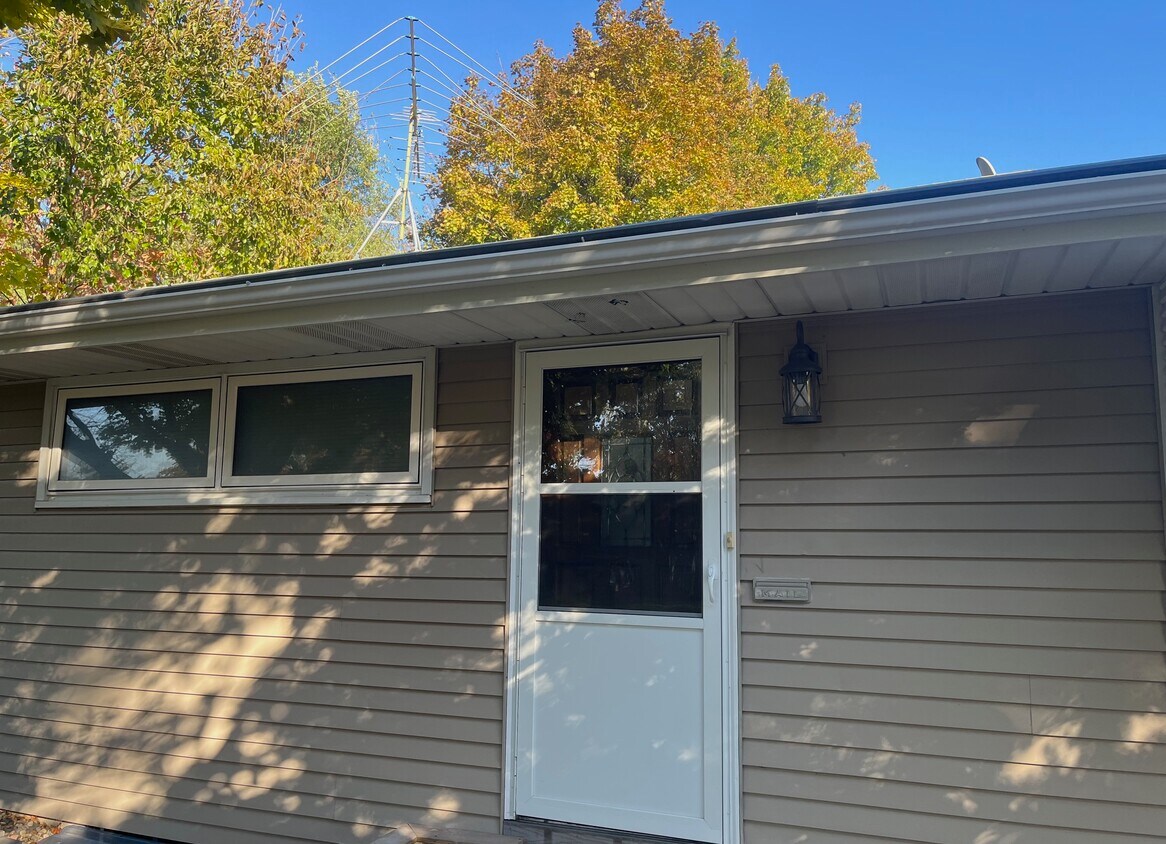 Foto principal - 10441 York Ave S