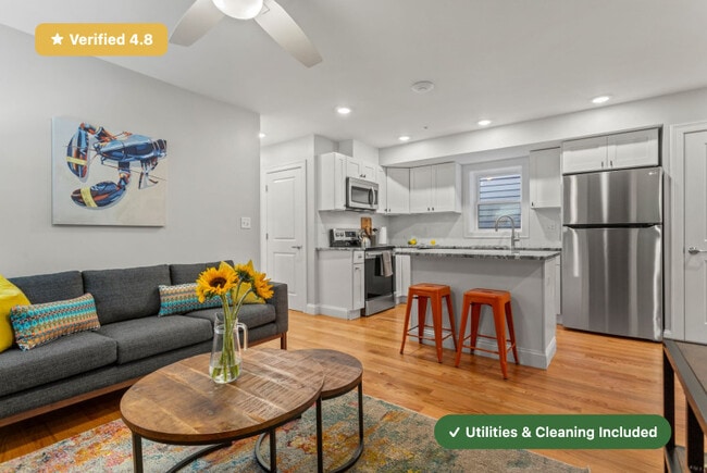 Furnished Bedroom with Private Bath in Charlestown - Furnished Bedroom with Private Bath in Charlestown Apartment