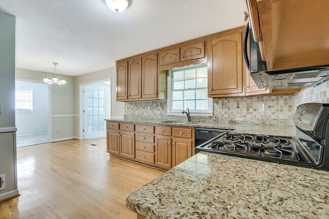 Building Photo - 3138 Beechwood Dr