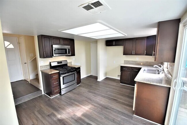 Foto del edificio - 23144 Smith Rd