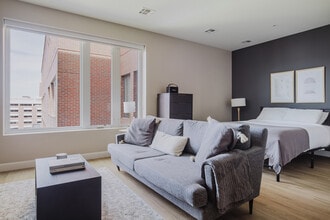 Building Photo - 21 Charles St