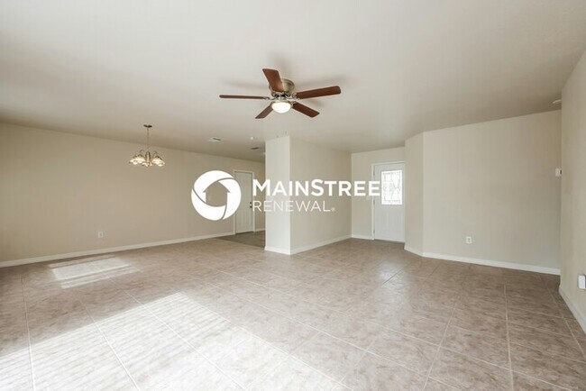 Building Photo - 3 Bedroom Pet-Friendly Home in NORTH PORT,...
