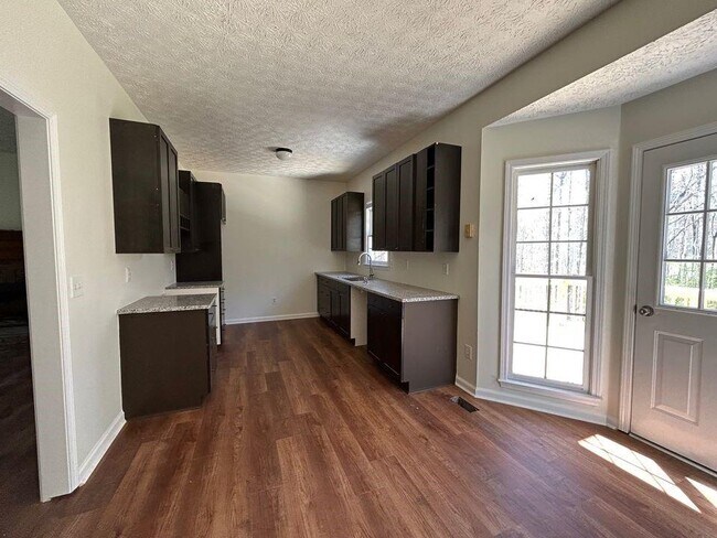 Foto del edificio - 121 Glenmark Ln