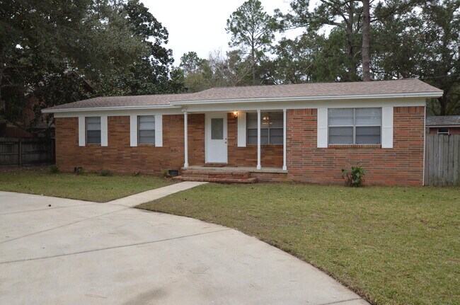 Building Photo - 304 Cloverdale Blvd