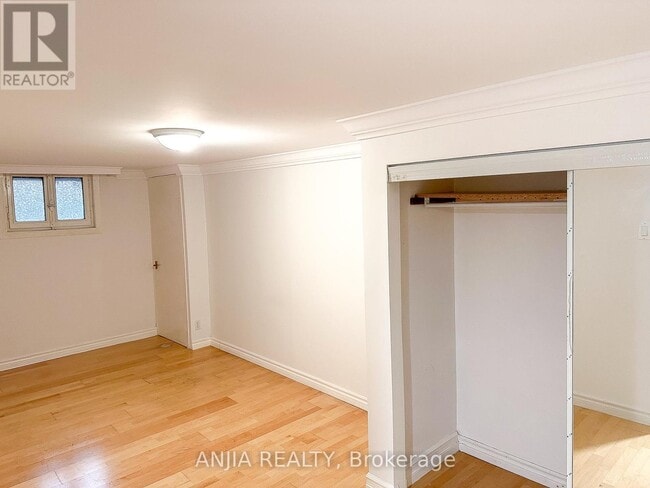 Building Photo - 74 Castle Hill Dr